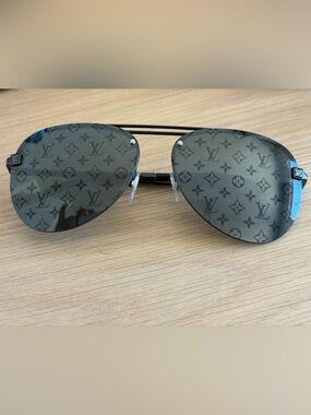 Louis Vuitton Clockwise Monogram Sunglasses - Z1019W